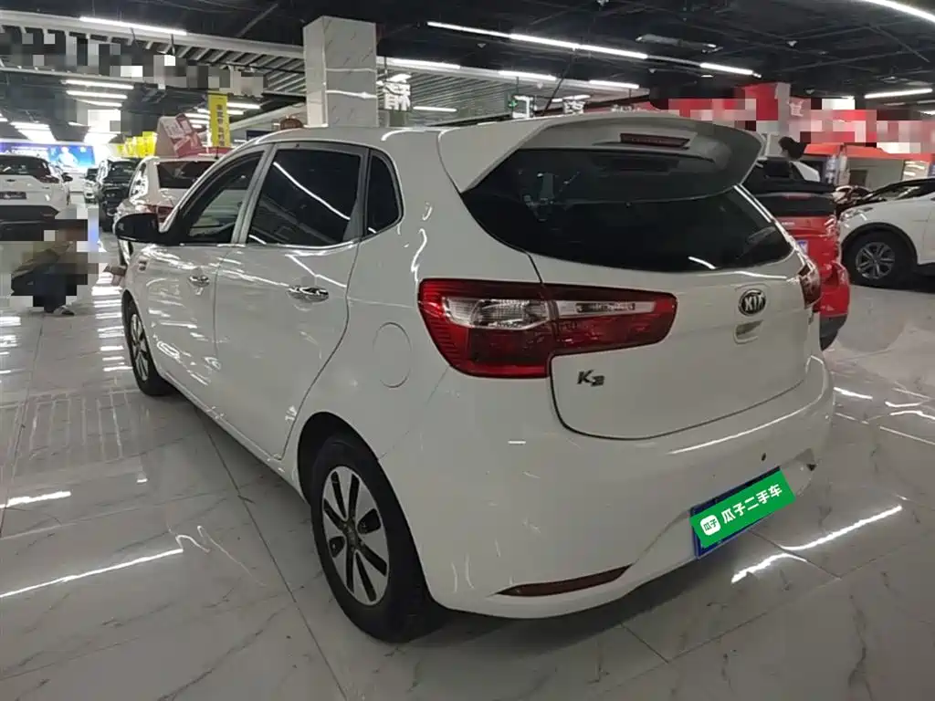 Kia K2 2012 Hatchback 1.4L AT GLS Commemorative Edition фото 5