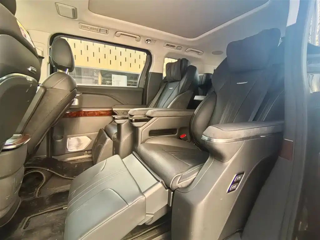Hongqi HQ9 2024 Model 2.0T Luxury Edition фото 2