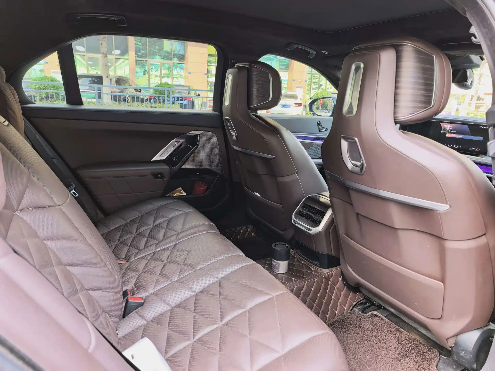 Фото 8 - BMW 7 Series