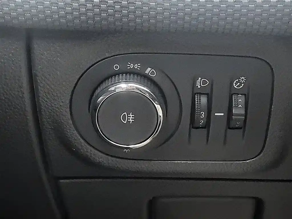 Chevrolet Cruze 2018 320 Automatic Pioneer Sunroof Edition фото 21