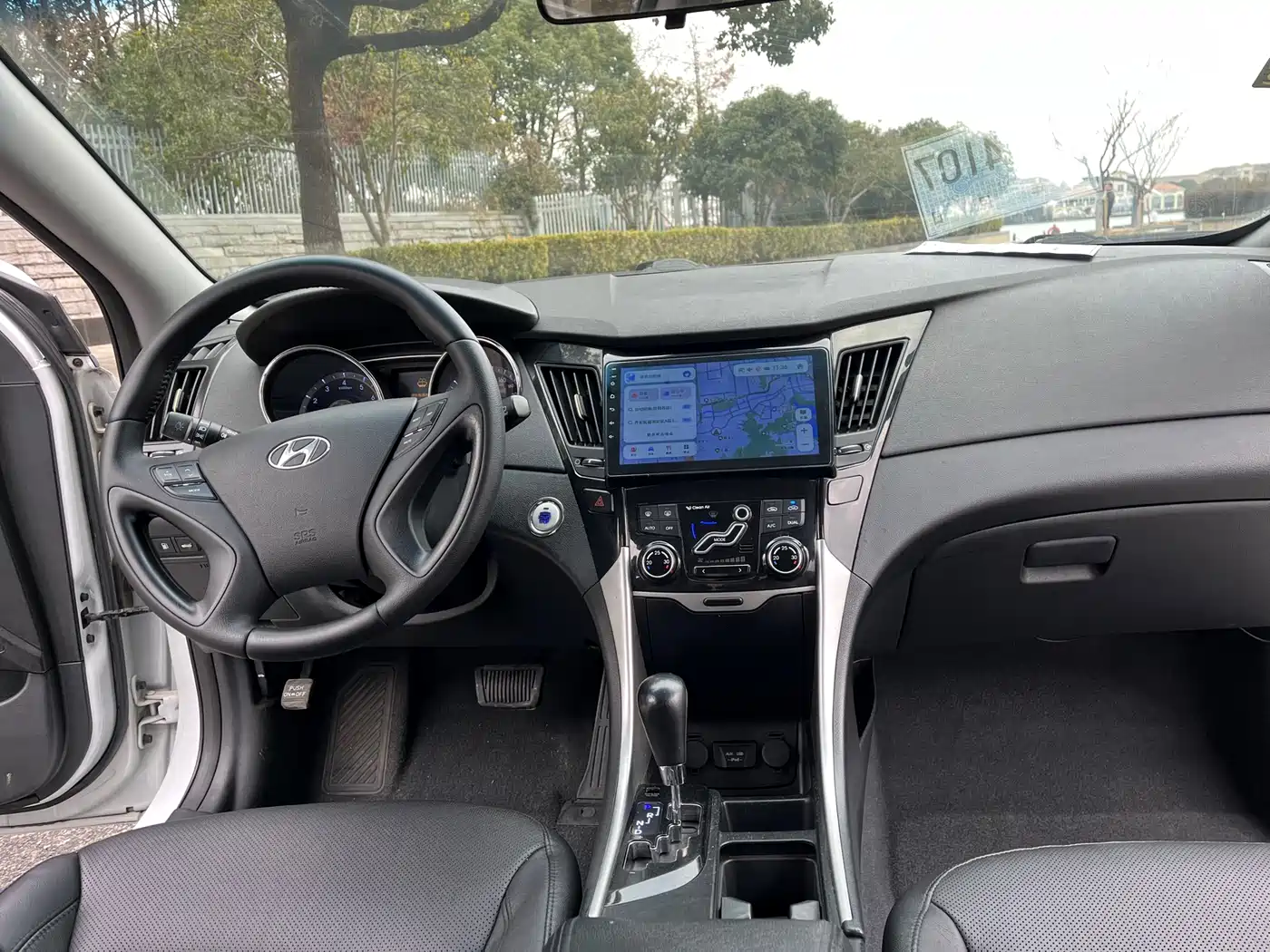 Hyundai Sonata 2013 2.0L Automatic Premium Edition фото 13