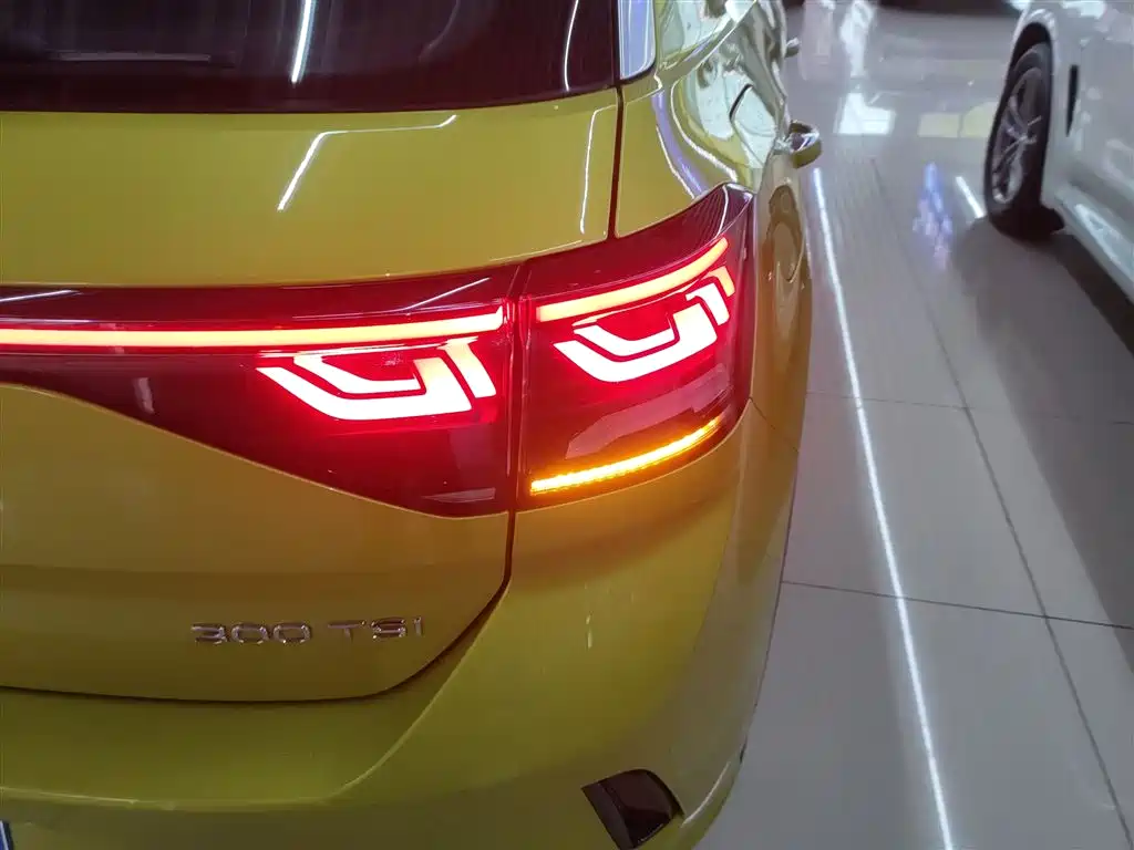 Volkswagen T-ROC 2023 300TSI DSG 2WD Starlight Edition фото 24