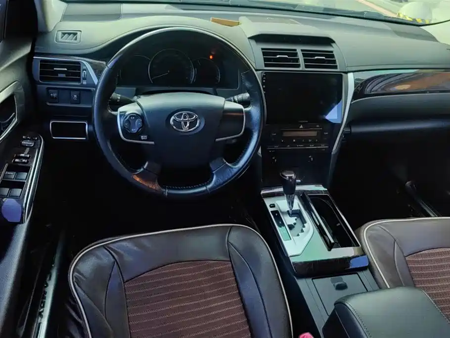Toyota Camry 2015 2.0G Leading Edition фото 13
