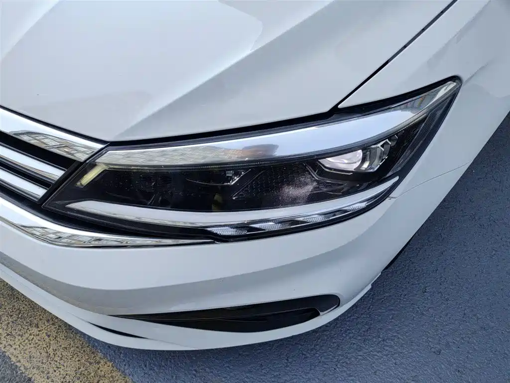 VOLKSWAGEN LINGDU