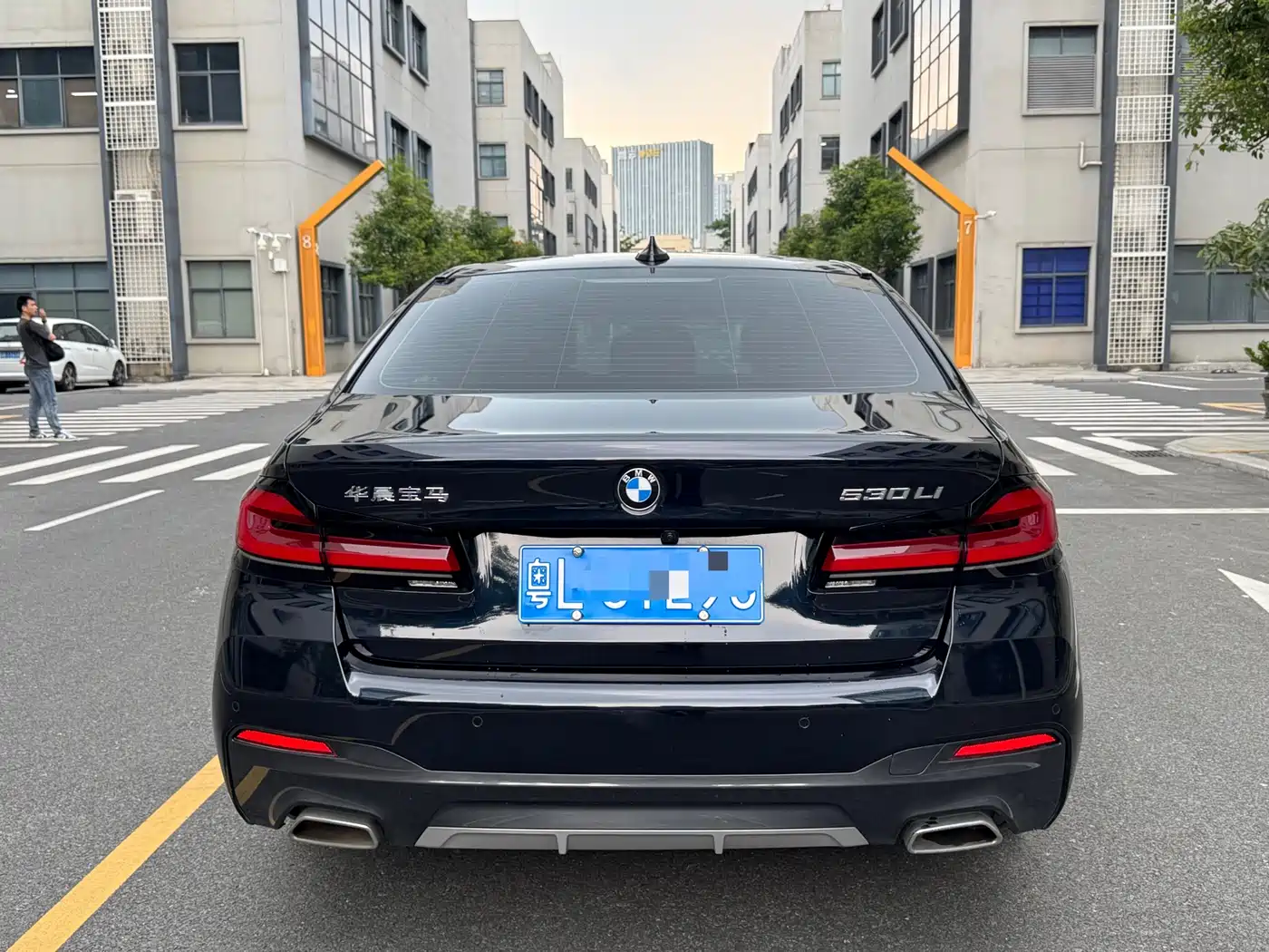BMW 5 Series 2023 530Li Leading M Sport Package фото 4