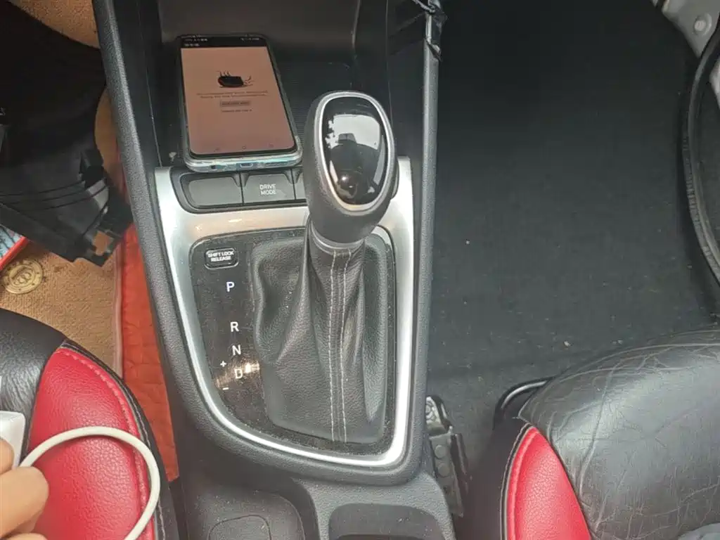 Hyundai Elantra 2018 1.6L Automatic Pleasing Edition GL China VI фото 10