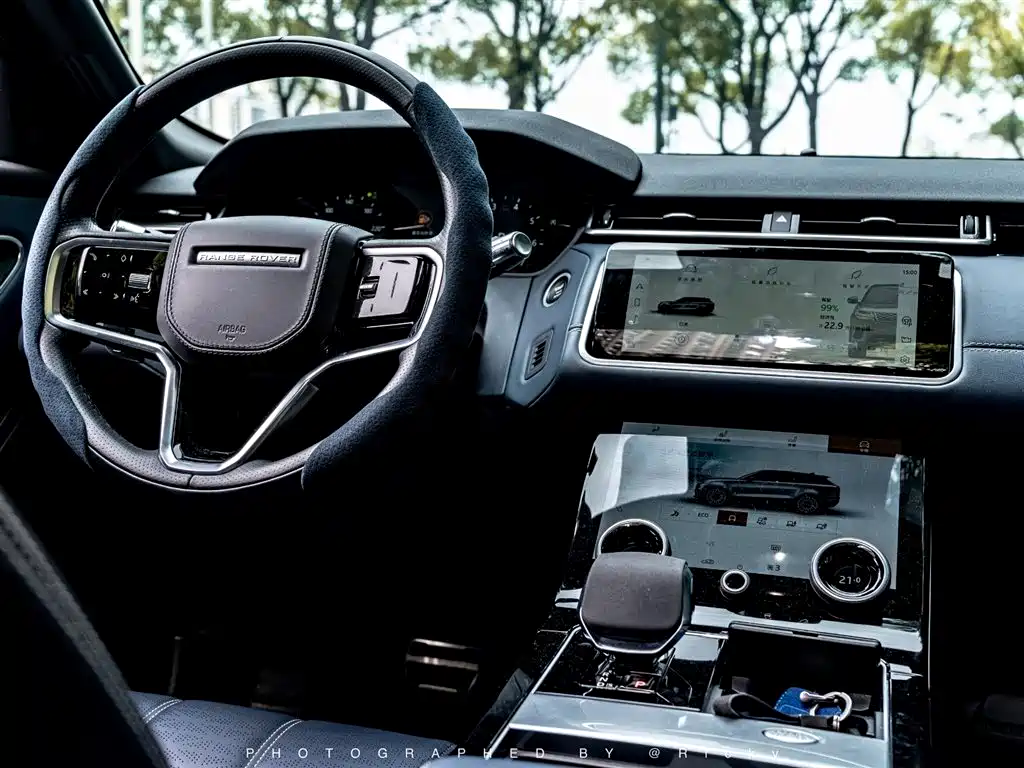 Land Rover Range Rover Velar 2022 250PS Golden Collector's Edition фото 4