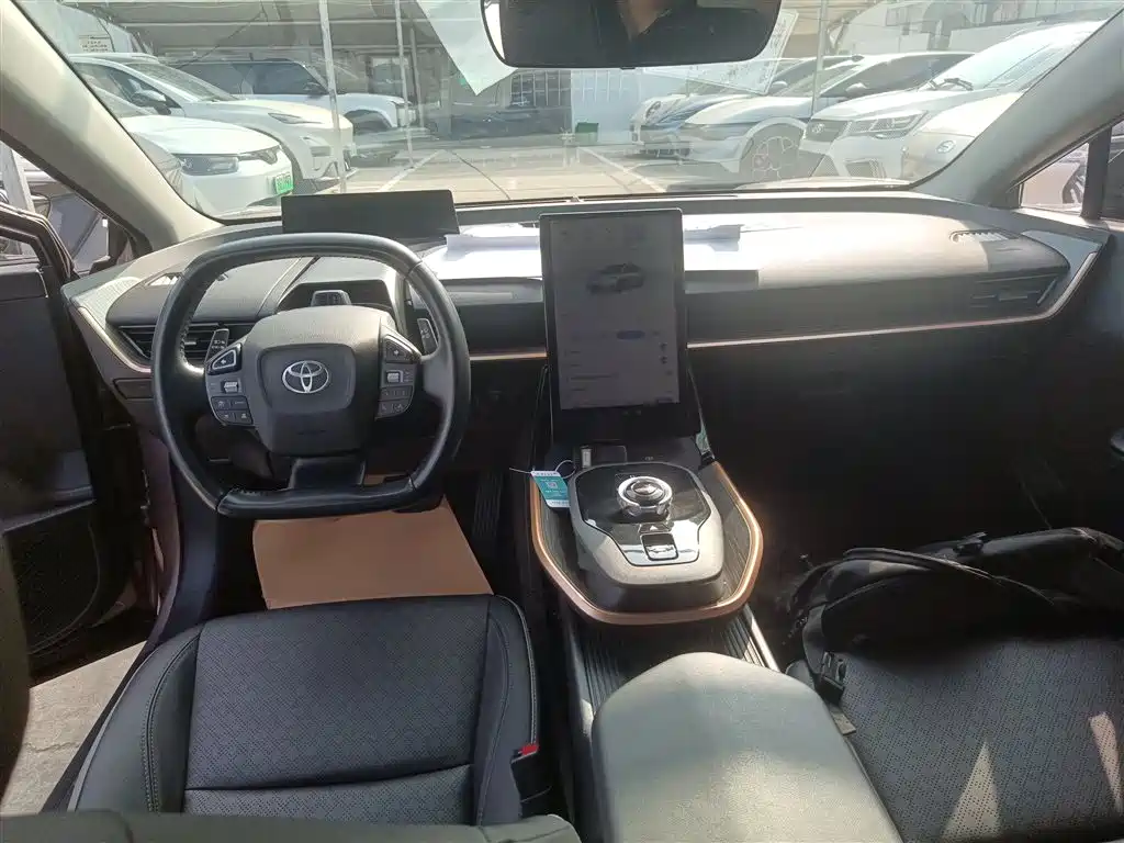 Toyota bZ3 2023 616km Long Range Premium фото 6