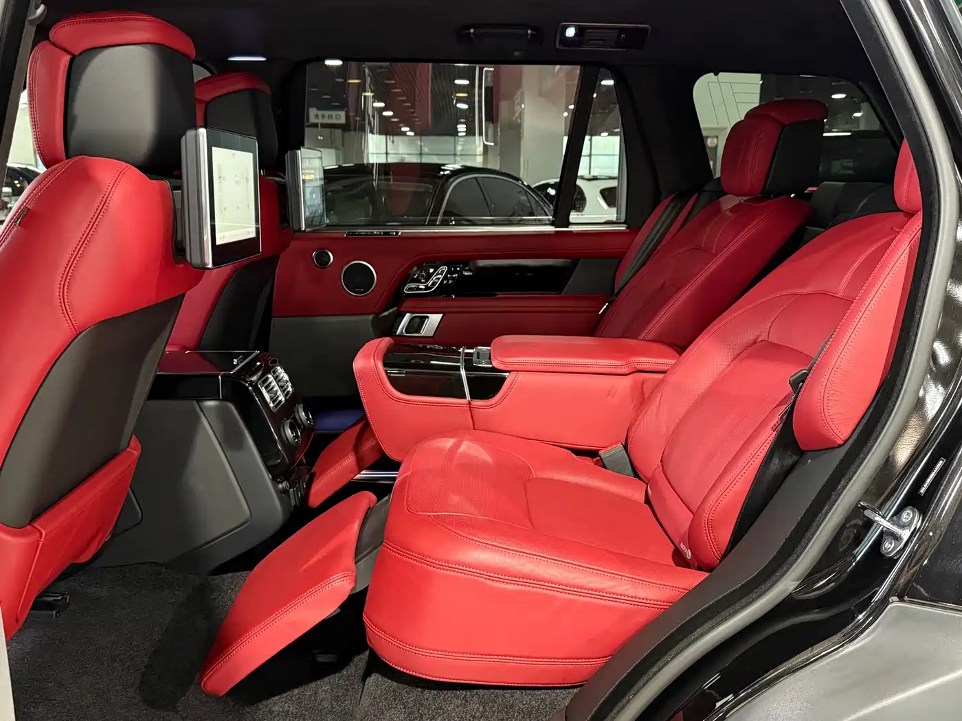 Land Rover Range Rover 2022 3.0 L6 400PS Prestige Genesis Extended Edition фото 6