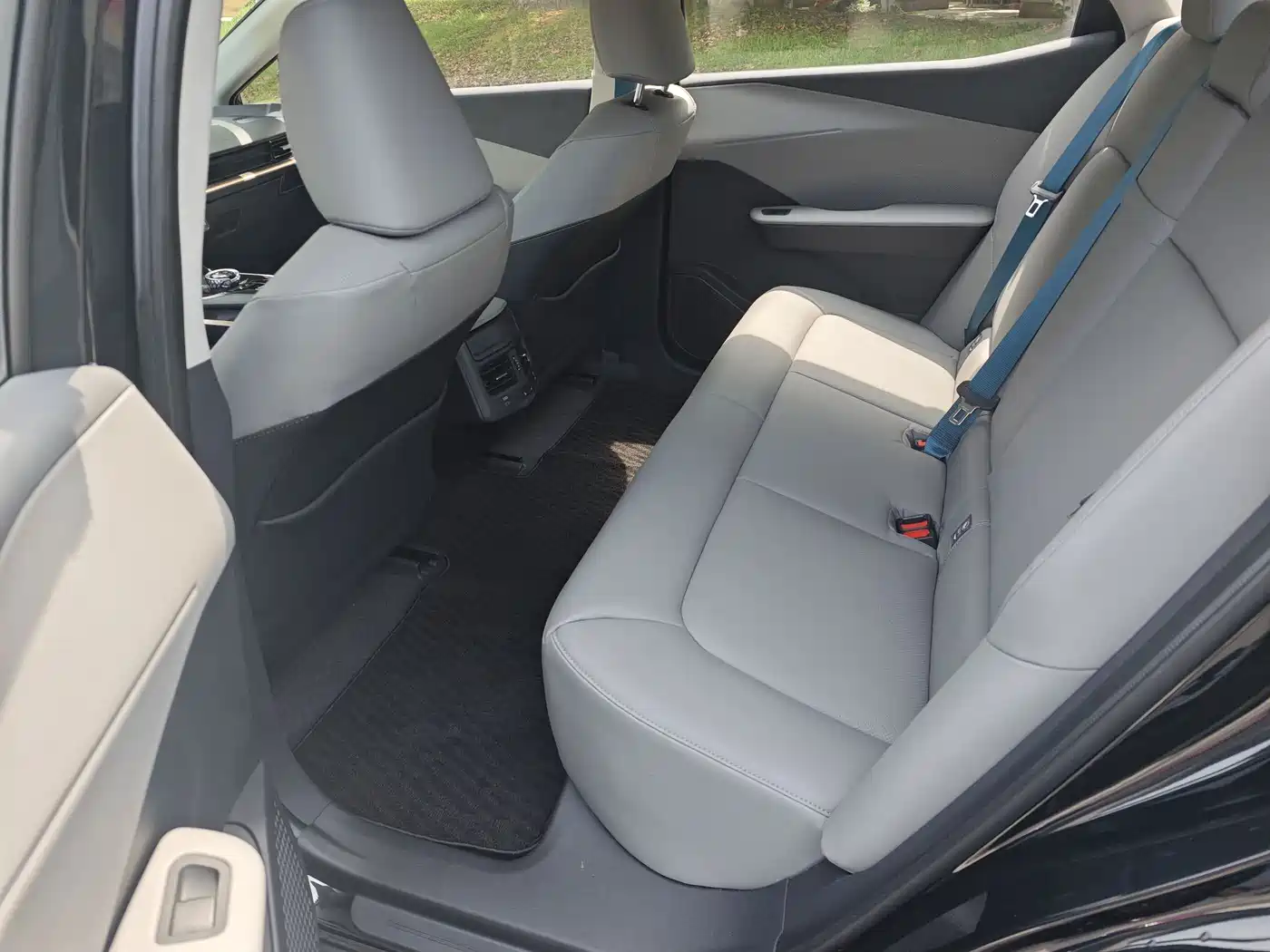 Toyota bZ3 2024 616km Long Range Premium фото 5