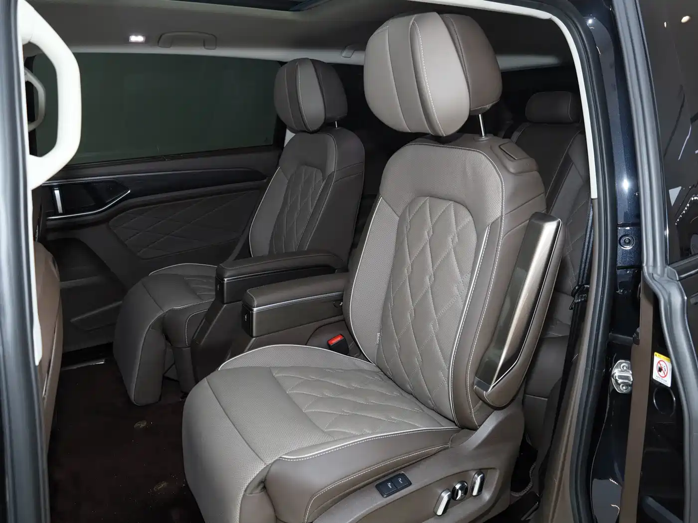 Volkswagen Viloran 2024 2023 380TSI Premium Edition
