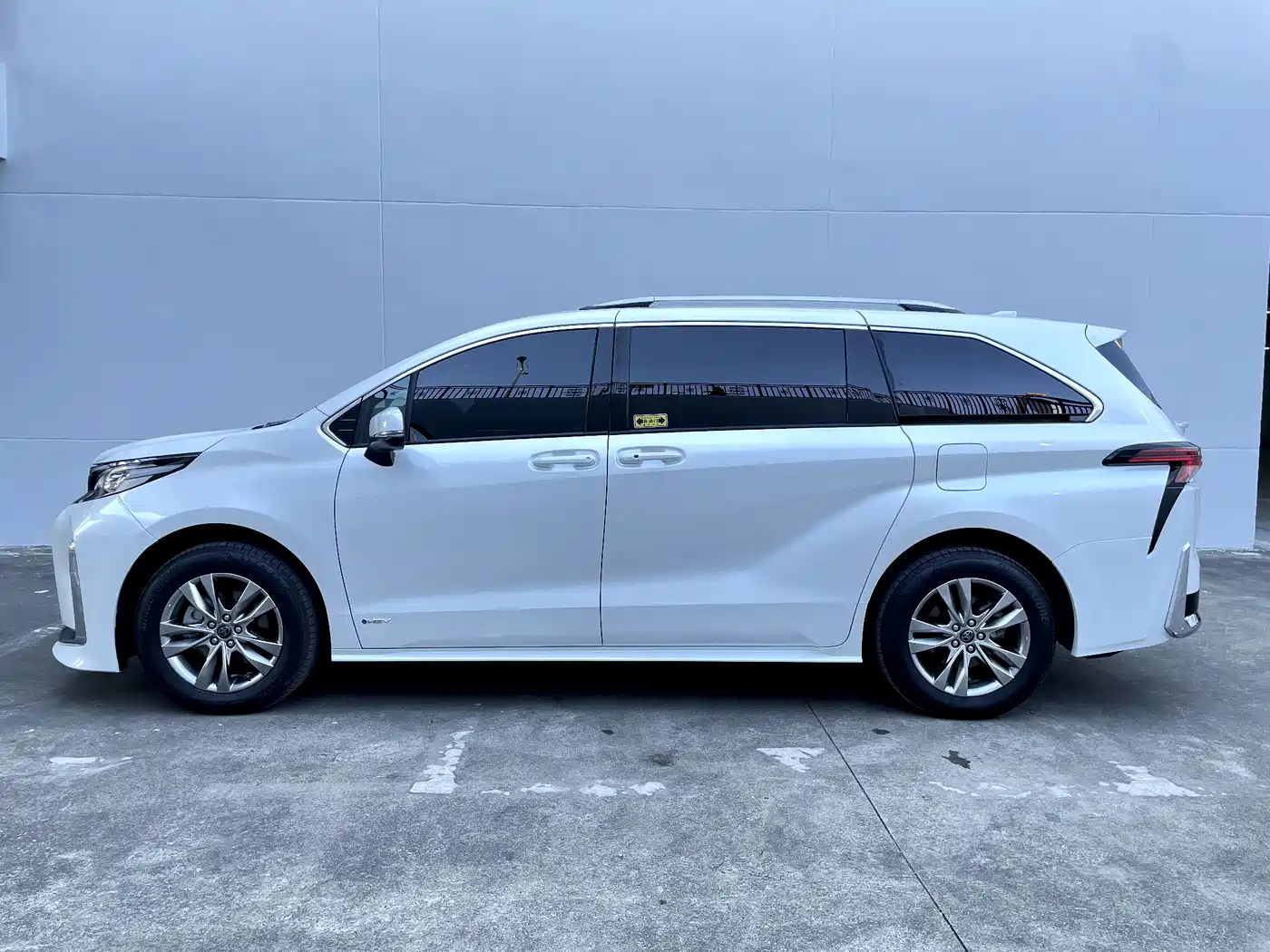 Toyota Sienna 2024 2.5L Hybrid Comfort Edition фото 5