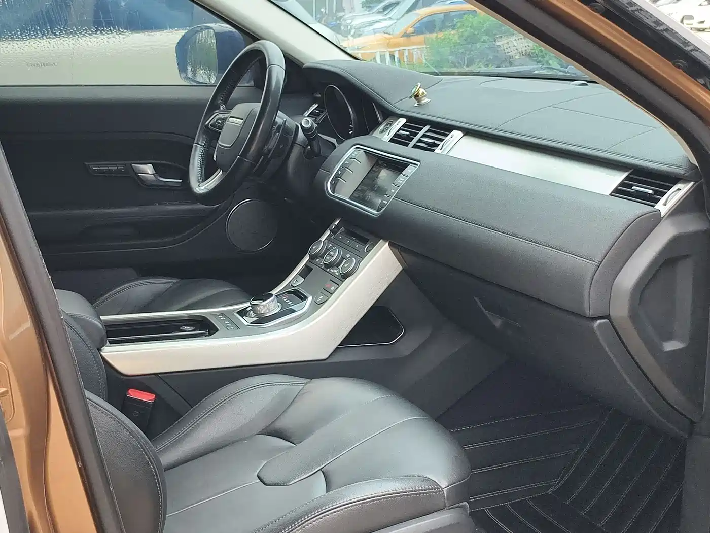 Land Rover Range Rover Evoque 2015 2.0T 5-Door Intelligent Edition фото 9