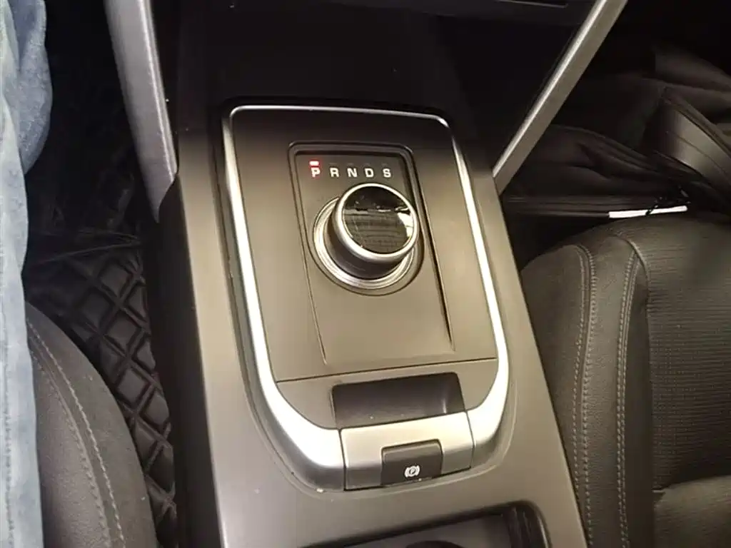 Land Rover Discovery Sport 2017 2.0T SE фото 14