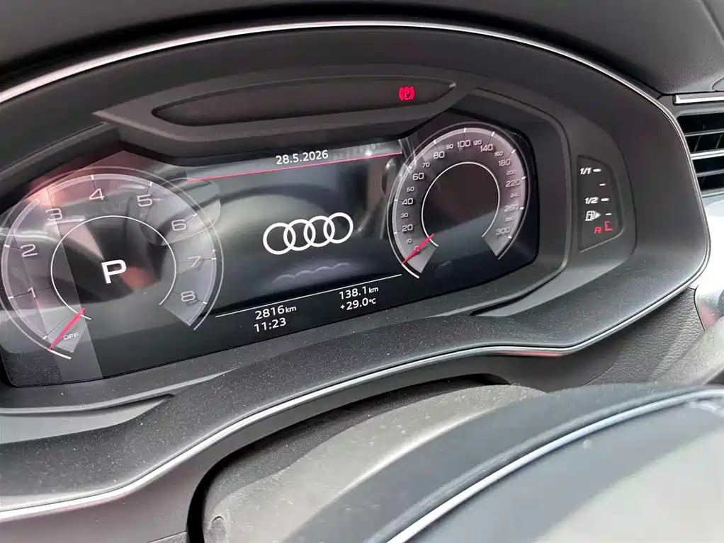 Audi A7L 2025 Model Year 45 TFSI Luxury фото 2