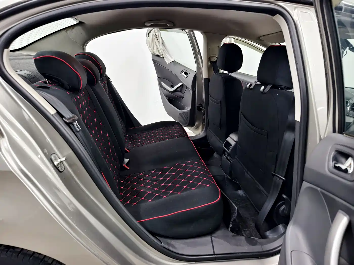 Peugeot 408 2013 2.0L Manual Comfort Edition фото 15