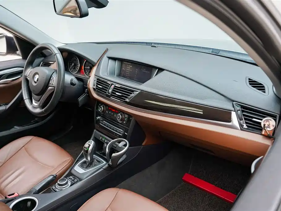 BMW X1 2015 Model sDrive18i Leading Advanced Edition фото 12