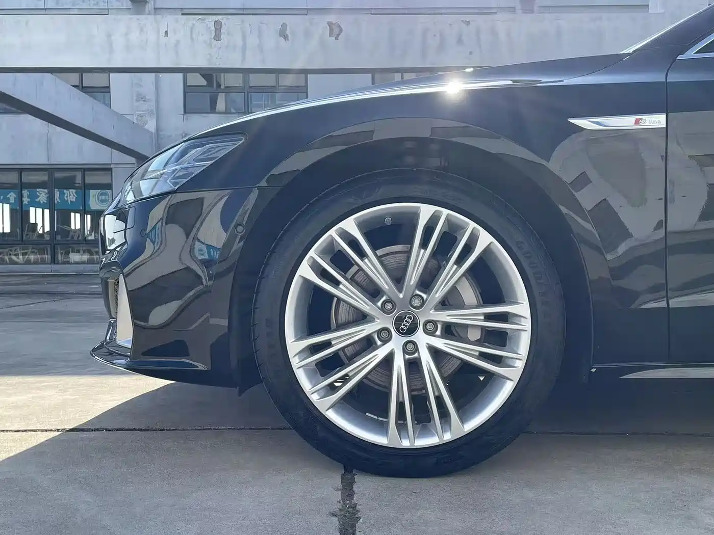 Audi A7L 2025 Model Year 45 TFSI quattro Premium фото 4
