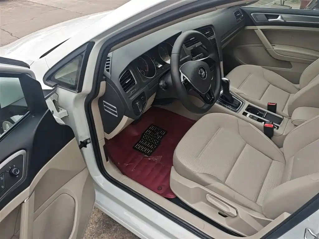 Volkswagen Golf 2016 230TSI Automatic Comfort фото 16