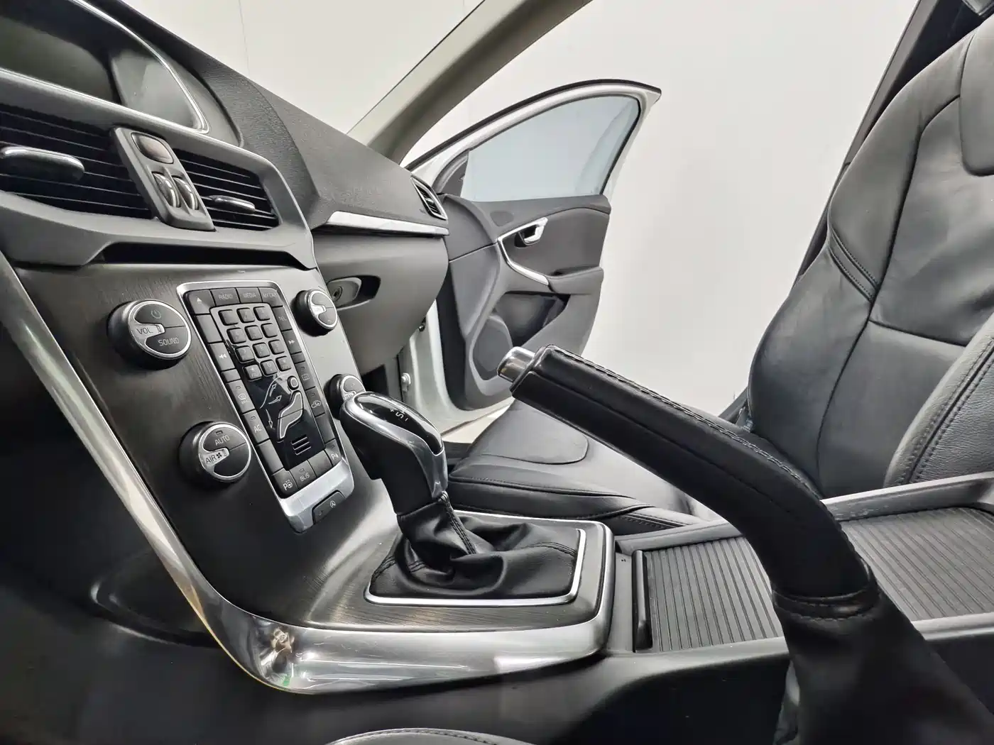 Volvo V40 2013 2.0T Elegance Edition фото 12