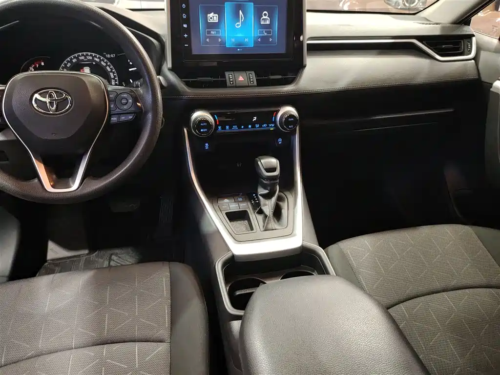 Toyota RAV4 Rongfang 2020 2.0L CVT 2WD Trend Edition фото 9