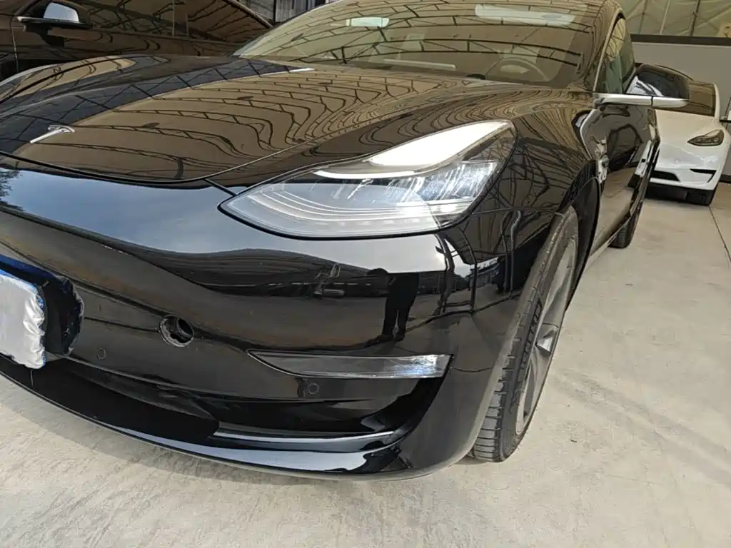 Фото 24 - Tesla Model 3