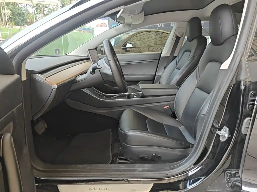 Фото 15 - Tesla Model 3