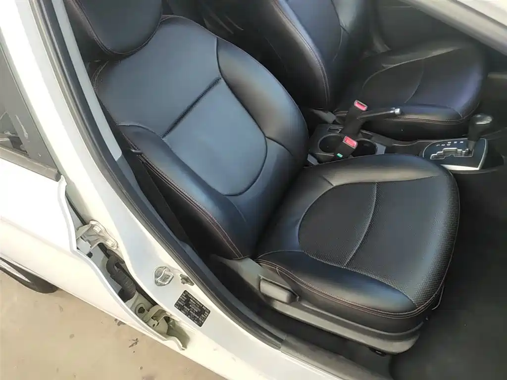 Hyundai Reina 2014 Model 1.4L Automatic GLX фото 25