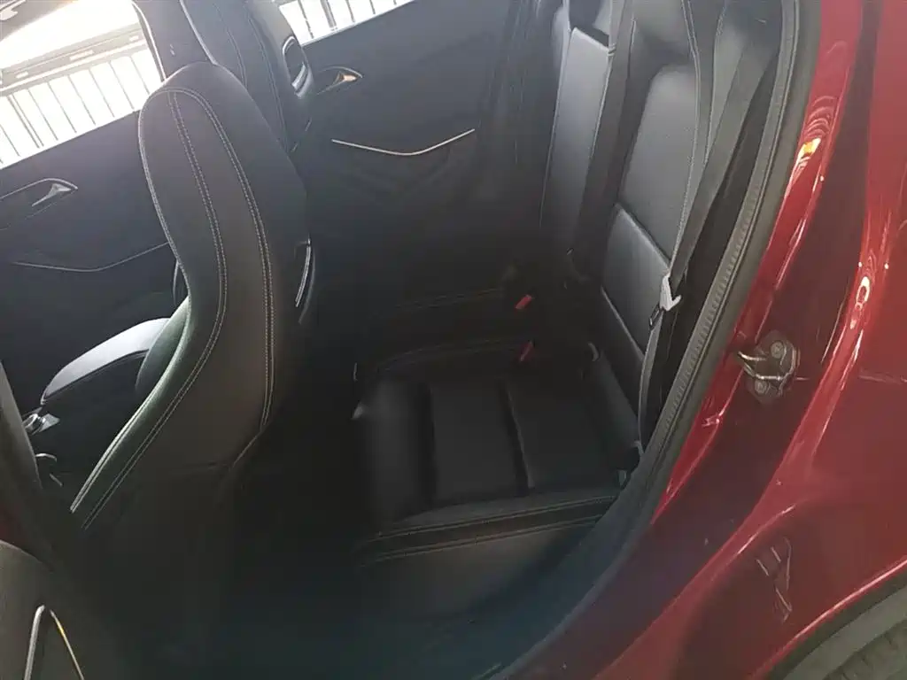 Mercedes-Benz GLA 2018 GLA 200 Dynamic фото 17