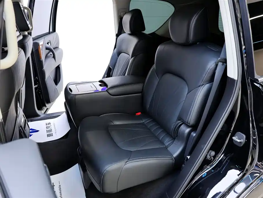 Infiniti QX80 2016 5.6L 4WD фото 32