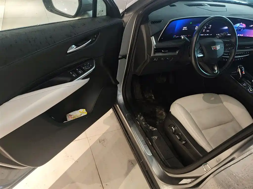 CADILLAC XT4