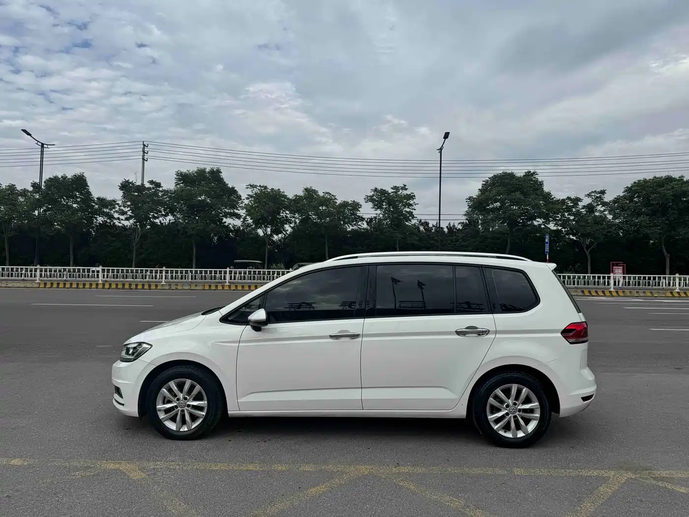 Volkswagen Touran 2016 Touran L 280TSI DSG Elegance фото 2