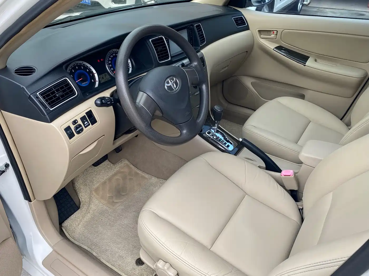 Toyota Corolla 2013 1.6L Automatic Luxury фото 7