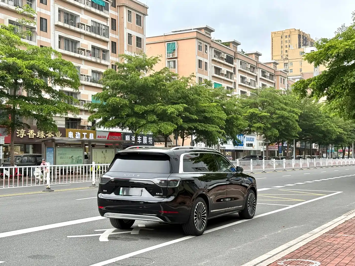 AITO Wenjie AITO M9 2024 Extended Range Ultra 42kWh 6-Seater фото 12