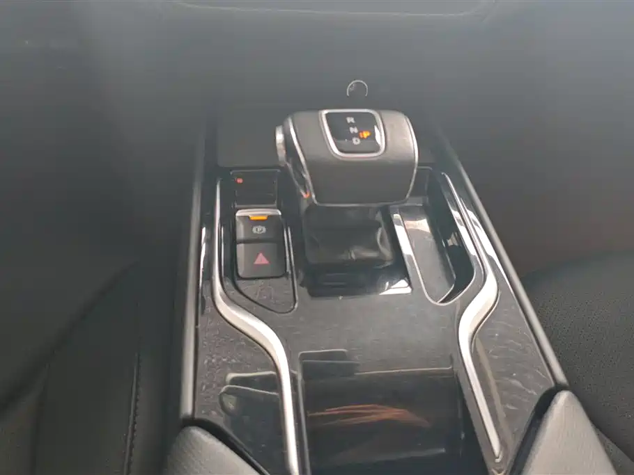 Hongqi E-QM5 2023 Facelift Basic Travel Edition фото 16