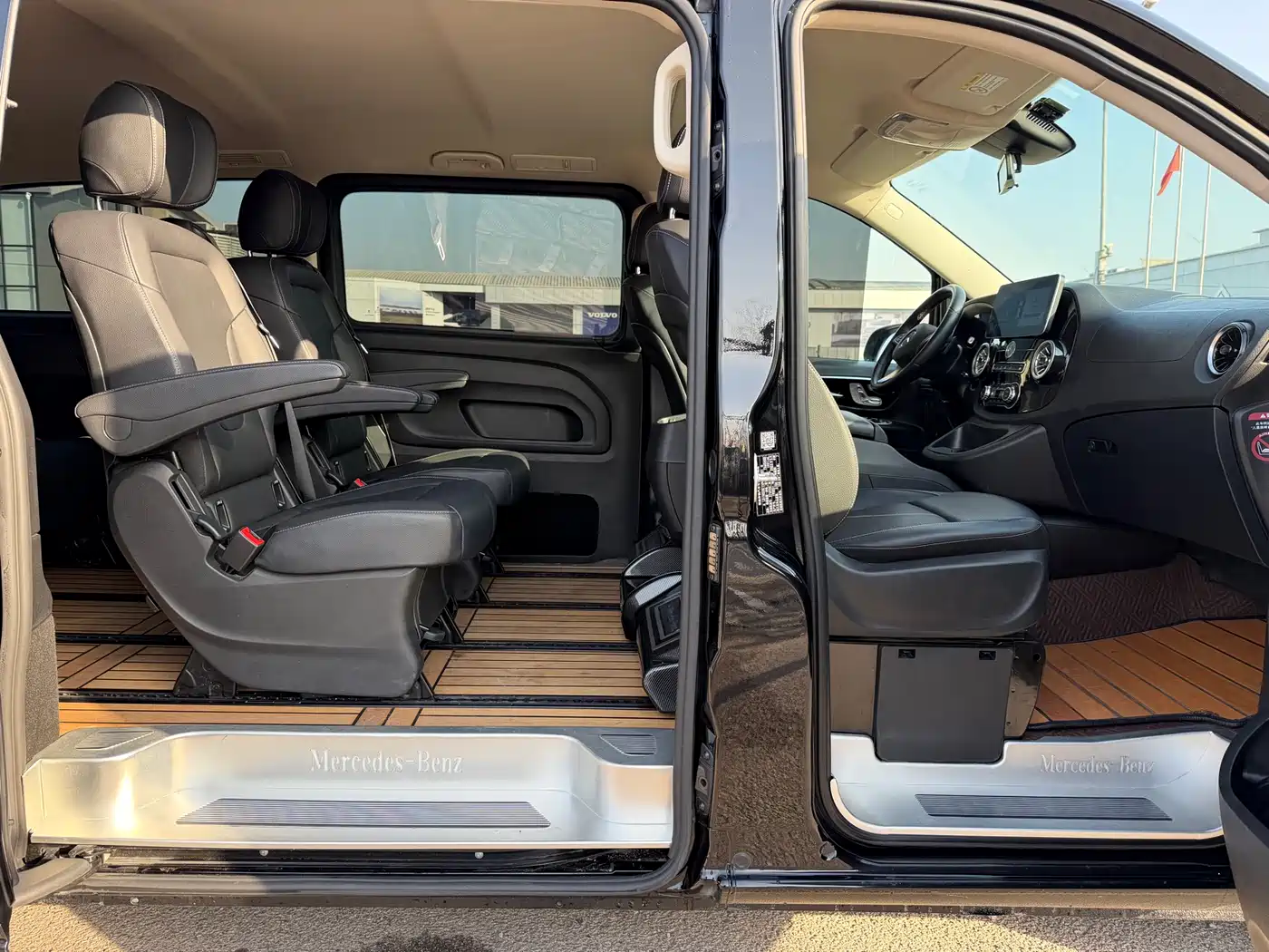 Mercedes-Benz Vito 2023 2.0T Business 7-Seater фото 25