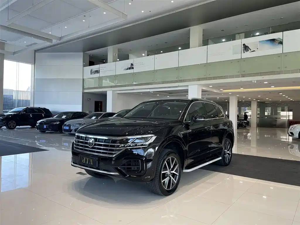 VOLKSWAGEN TOUAREG