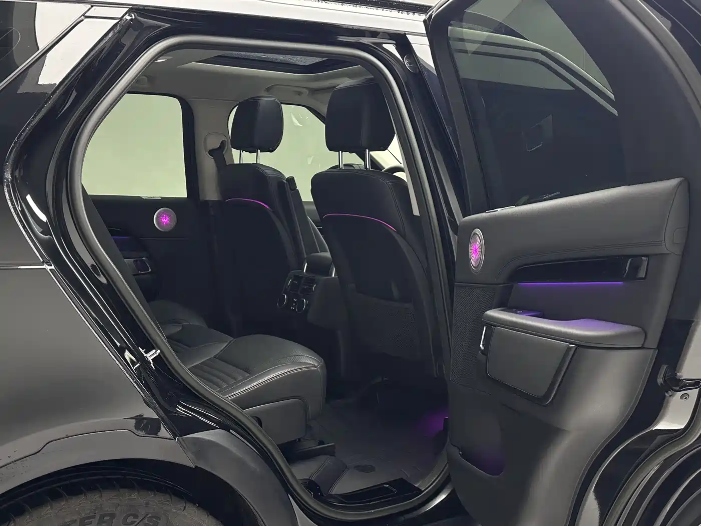 Land Rover Discovery 2023 300PS S фото 14