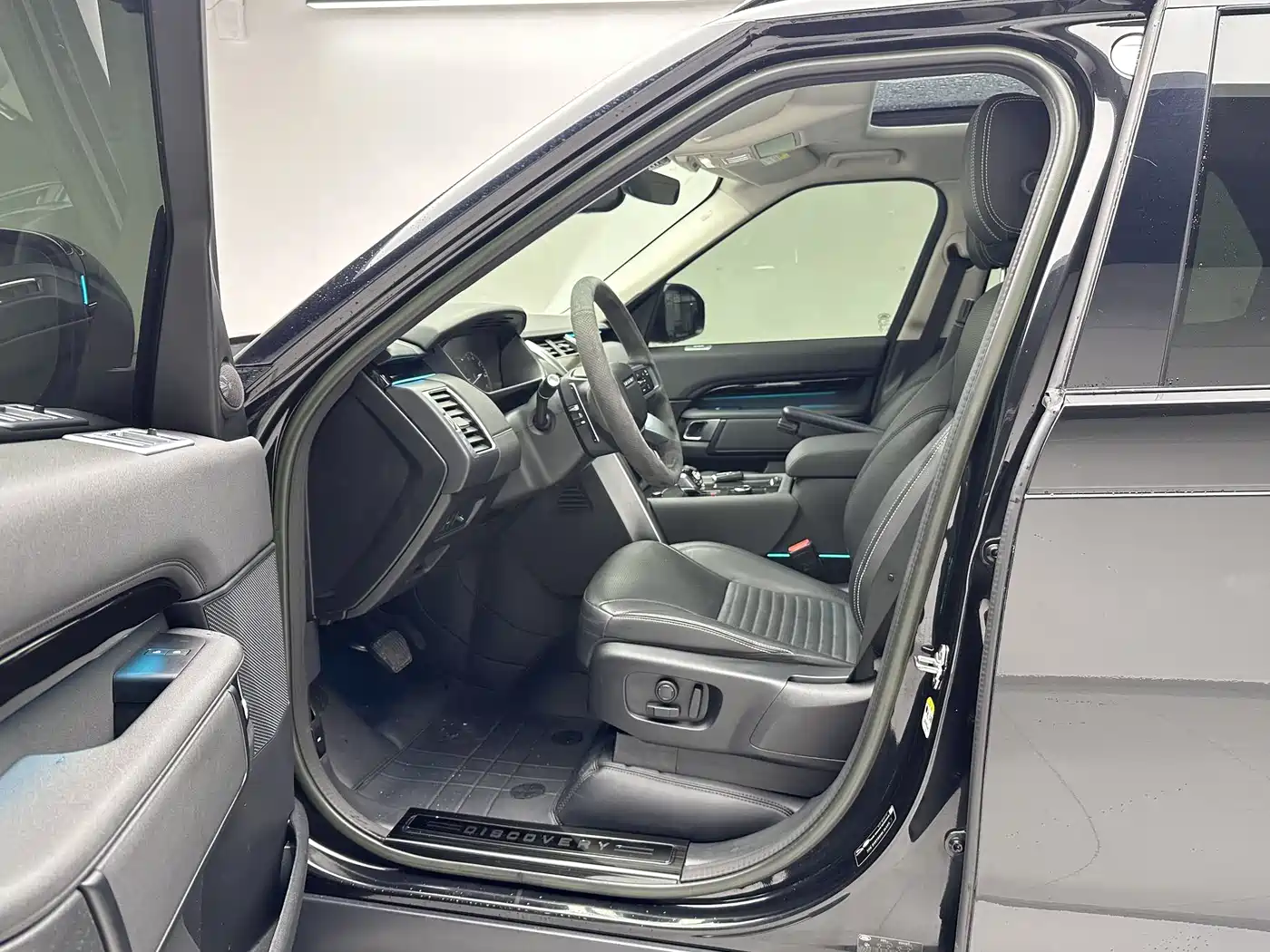 Land Rover Discovery 2023 300PS S фото 9