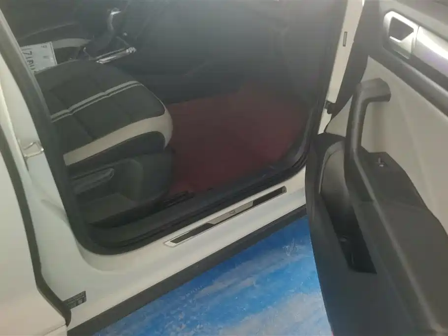 Volkswagen T-ROC 2024 300TSI DSG 2WD Morning Light Edition фото 8