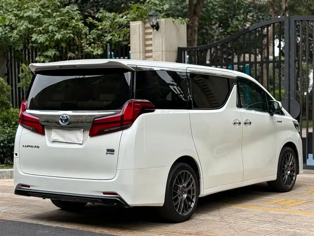 Toyota Alphard 2019 Hybrid 2.5L Luxury фото 4