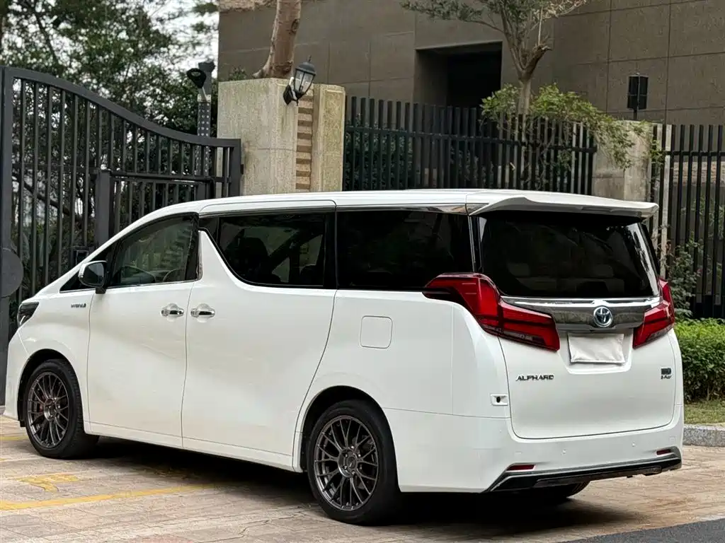 Toyota Alphard 2019 Hybrid 2.5L Luxury фото 7