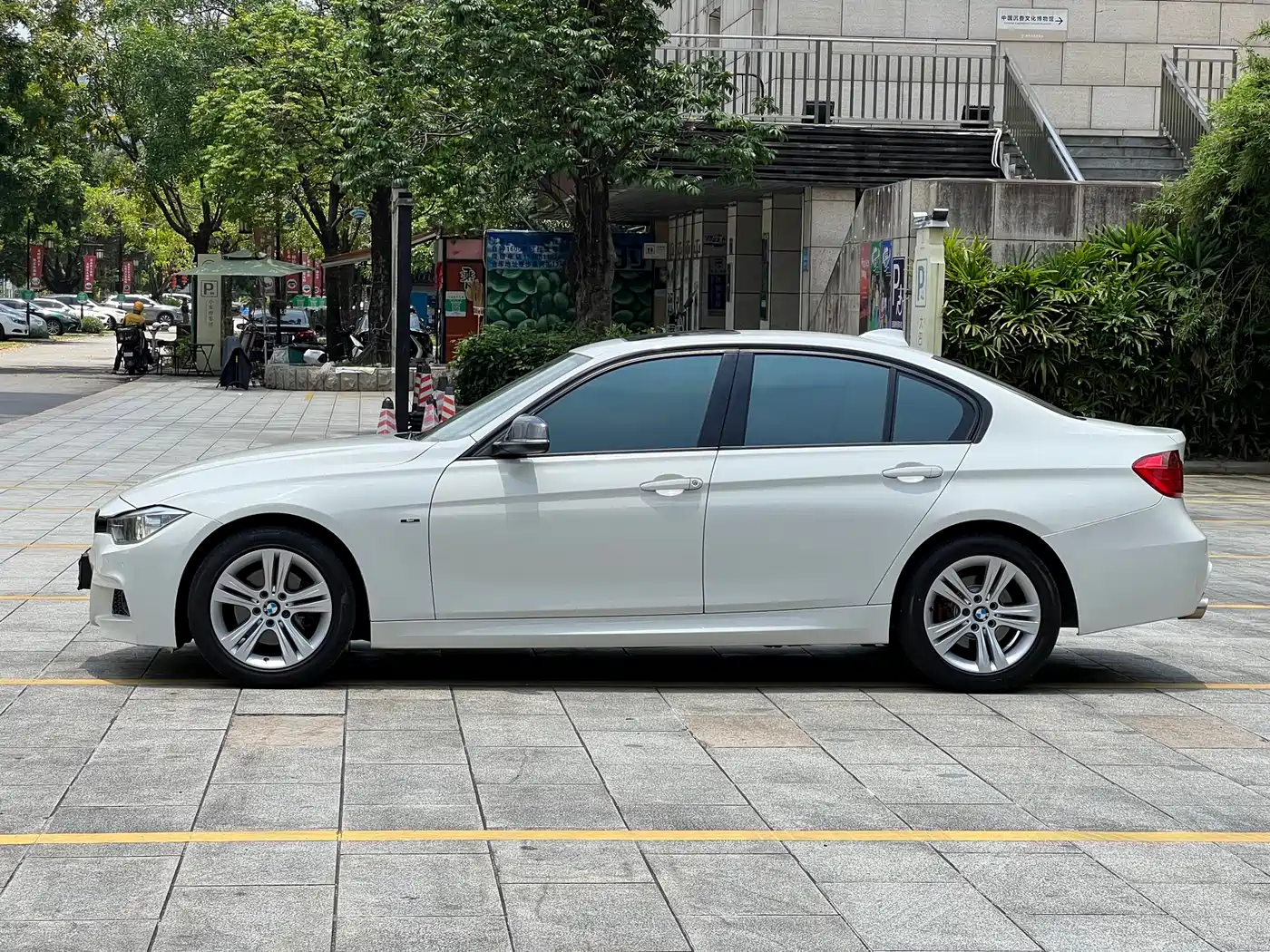 BMW 3 Series 2015 320i Super Joy Sport Design Package фото 4
