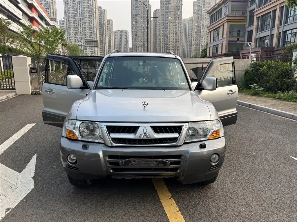 Mitsubishi Pajero 2006 Model 3.0L AT GLX фото 9