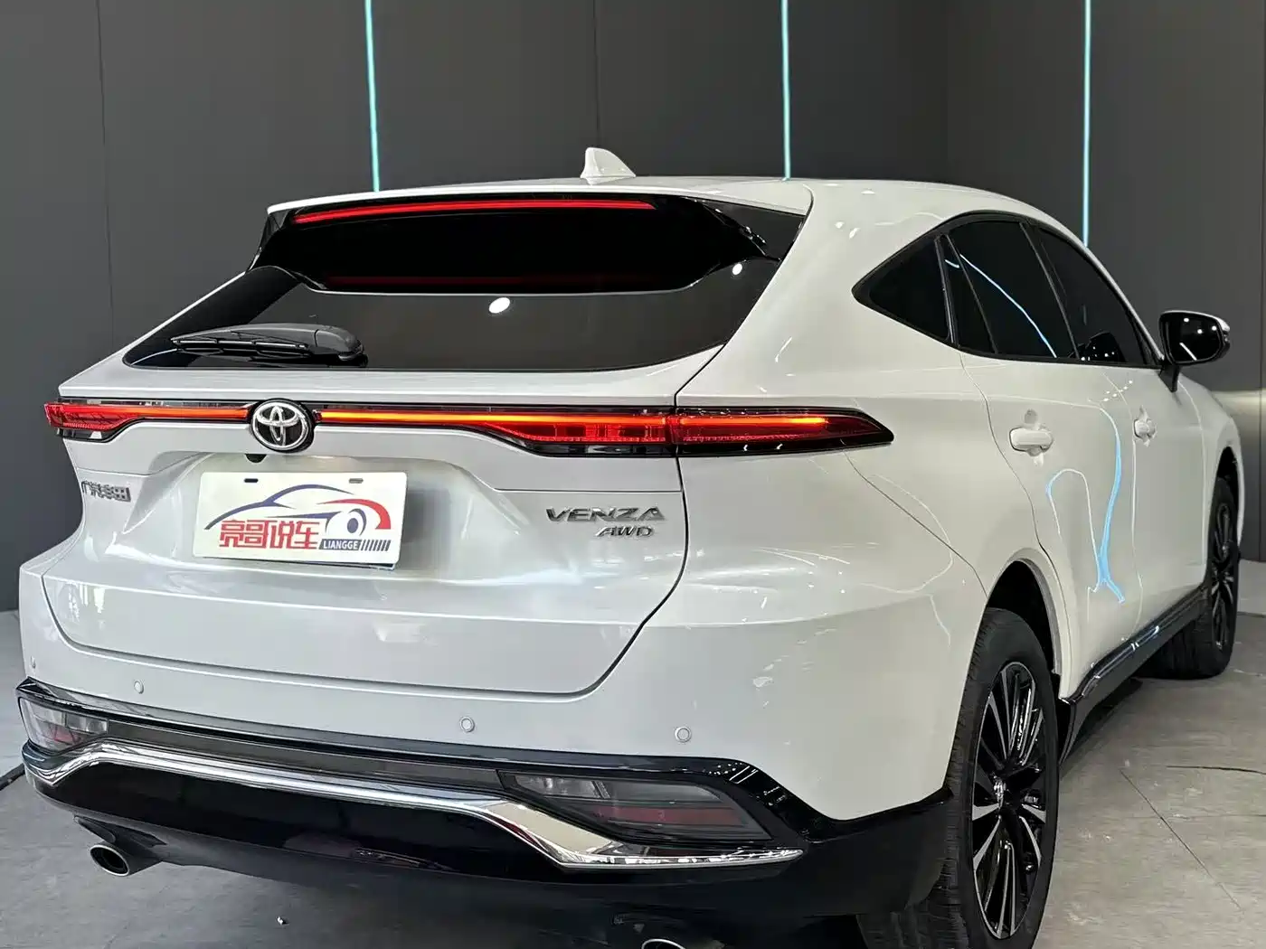 Toyota Venza 2022 2.0L CVT AWD Ultimate Edition фото 6