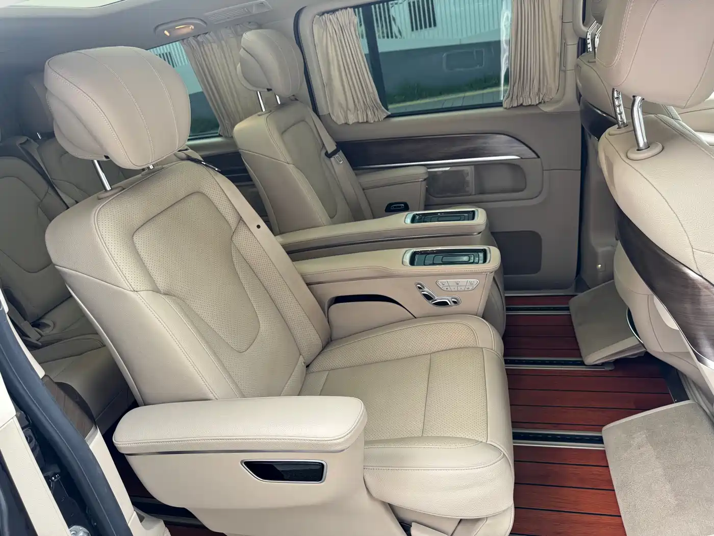 Mercedes-Benz V-Class 2020 V 260 Luxury Edition фото 19