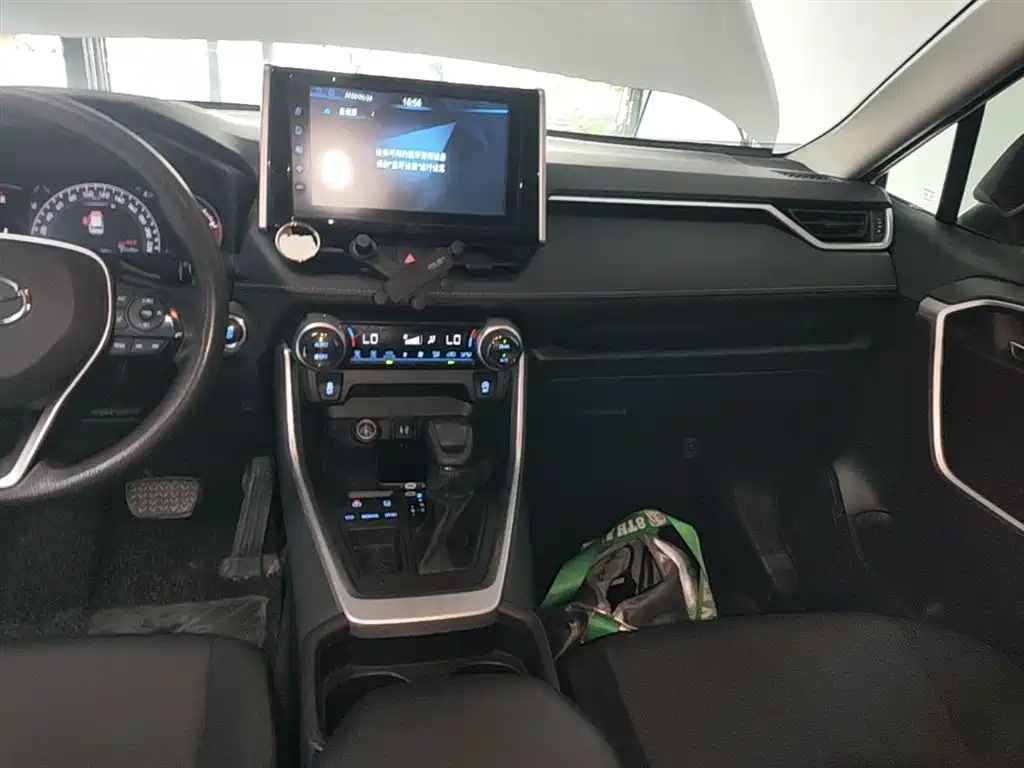 Toyota RAV4 Rongfang 2020 2.0L CVT 2WD Trend Edition фото 13