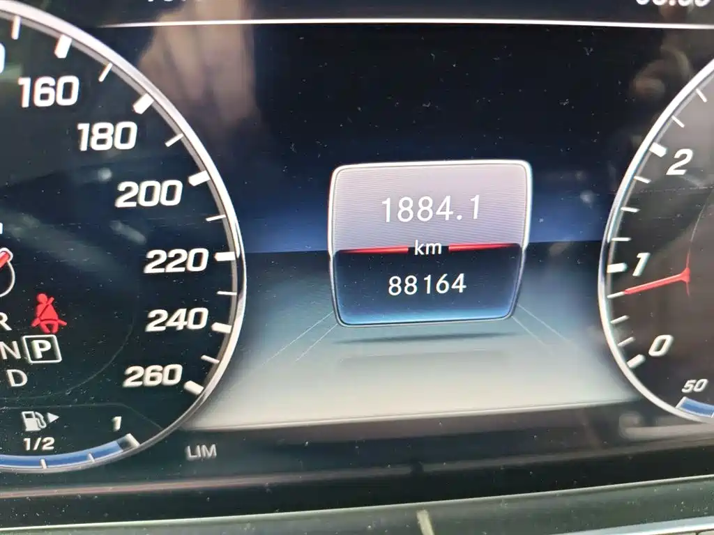Mercedes-Benz E-Class 2019 E 200 L Sport 4MATIC фото 4
