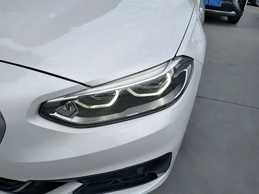 BMW 1 Series 2018 118i Sport Edition фото 24