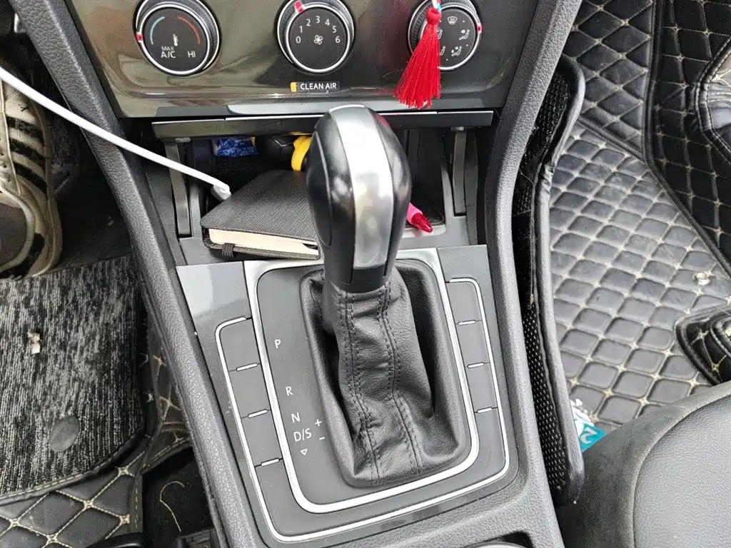 Volkswagen Golf 2018 1.6L Automatic Comfort фото 10